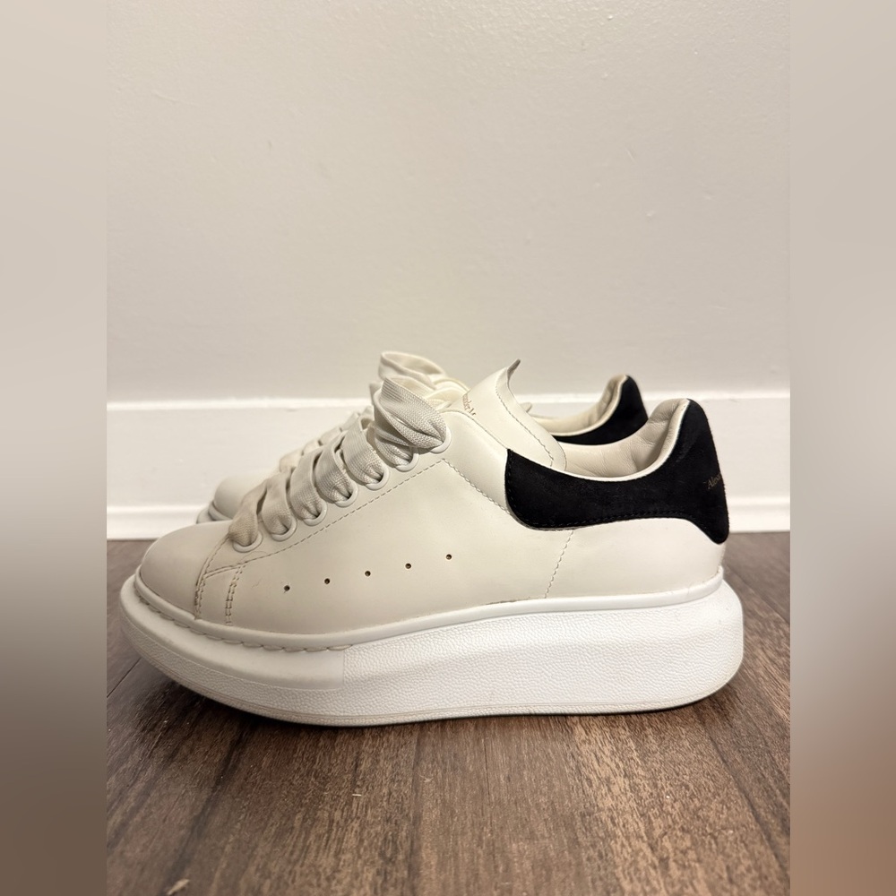 Alexander McQueen - Oversized Sneakers White Black Leather EU 36